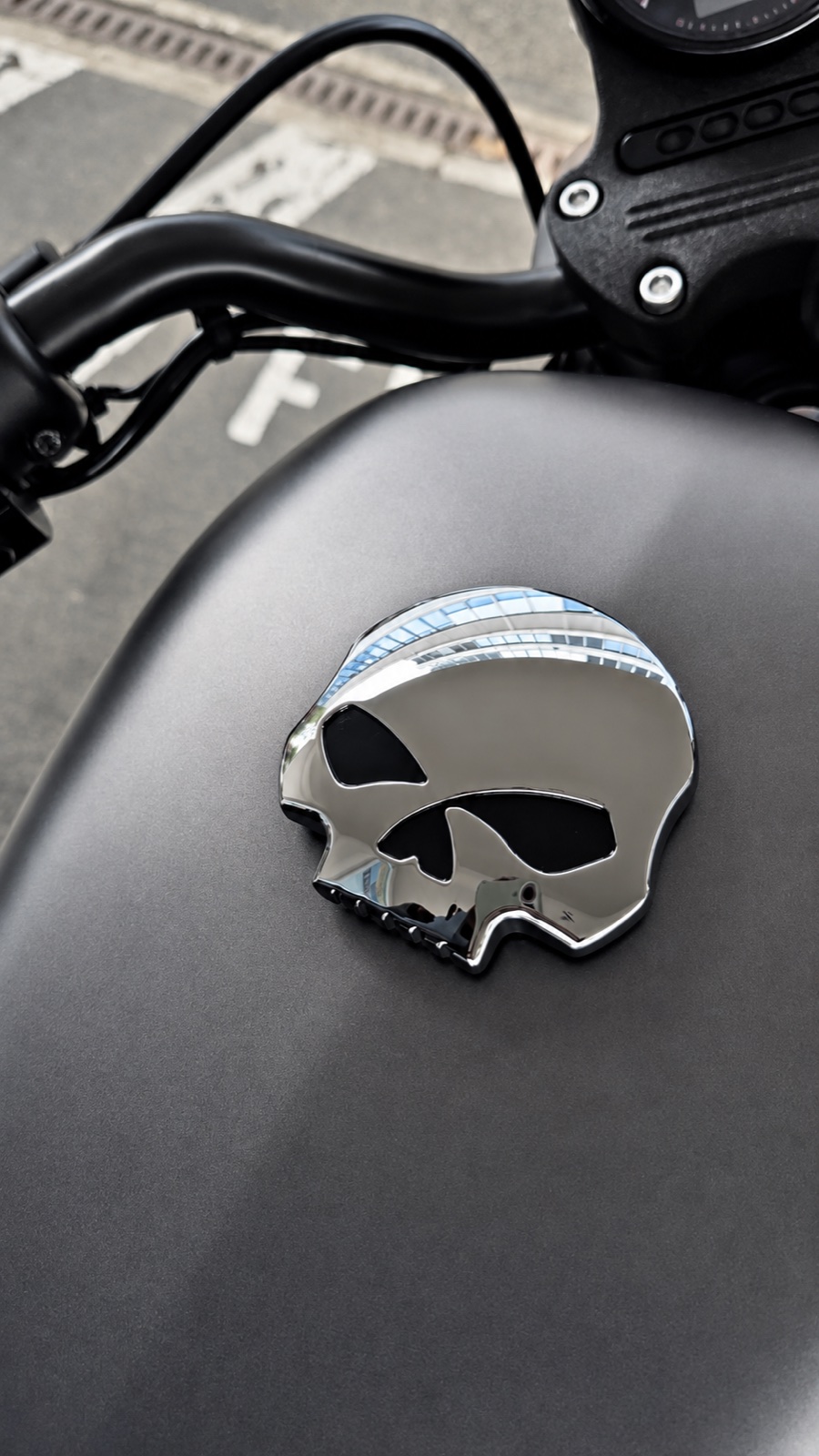 Chrome skull tank detail
